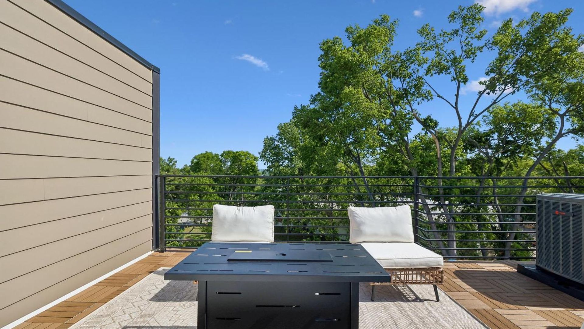 Holiday home Multi-level Retreat With Hot Tub And Rooftop Views *