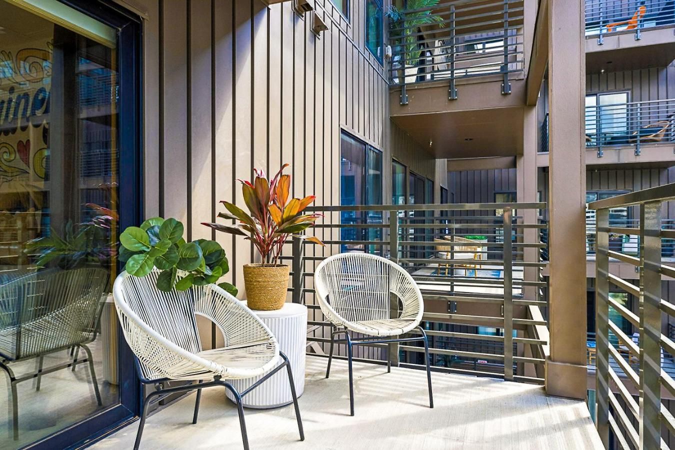 Walk To Broadway From The Hidden Gem With Pool Gym And