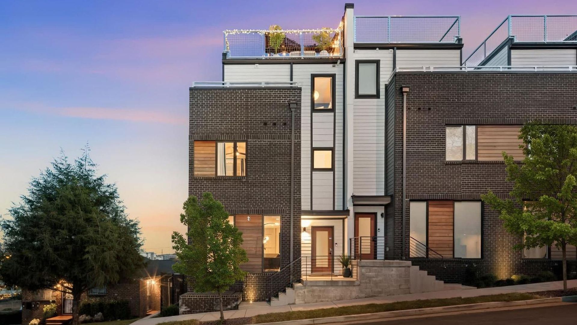 Holiday home Luxury Retreat - Double Rooftop Deck & Game