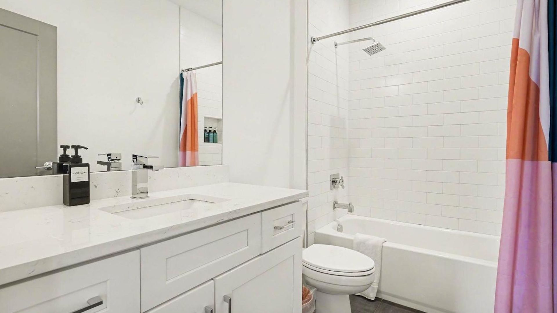 2 Stylish Townhomes W Rooftop Views Near Broadway Holiday home *
