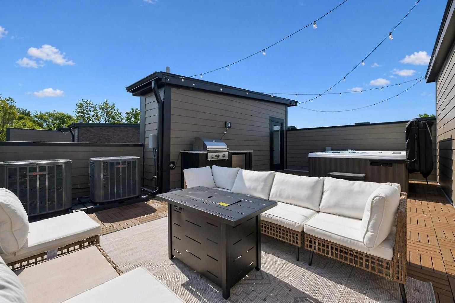 Multi-level Retreat With Hot Tub And Rooftop Views * Nashville