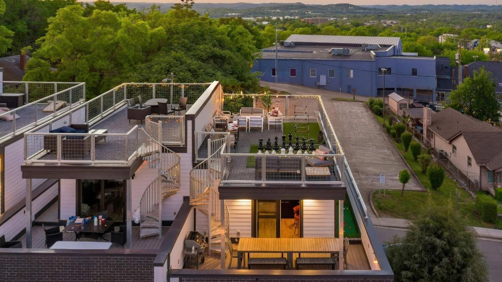 Luxury Retreat - Double Rooftop Deck & Game *