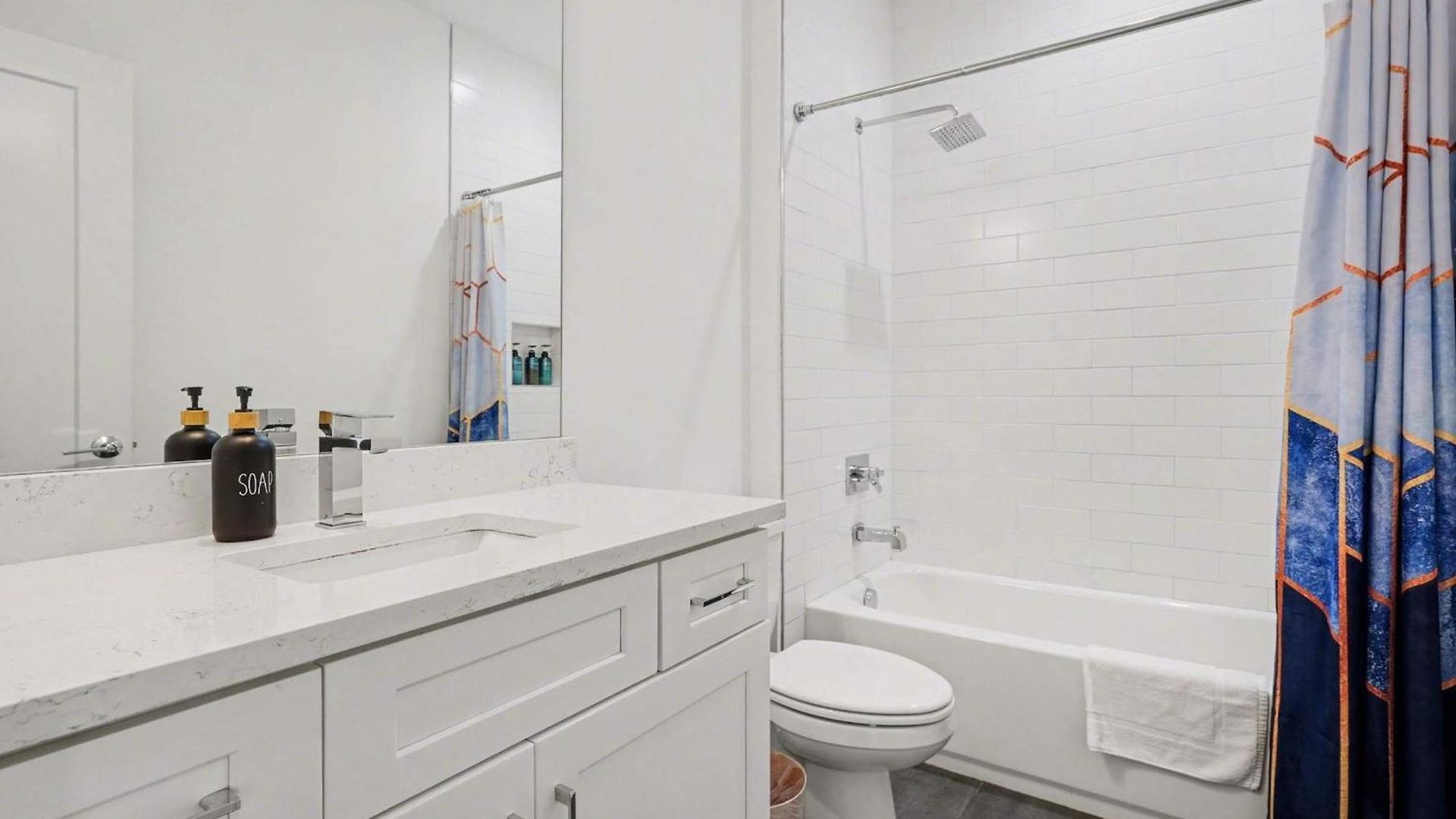 Holiday home 2 Trendy Townhomes W Rooftop Views Near Broadway Nashville