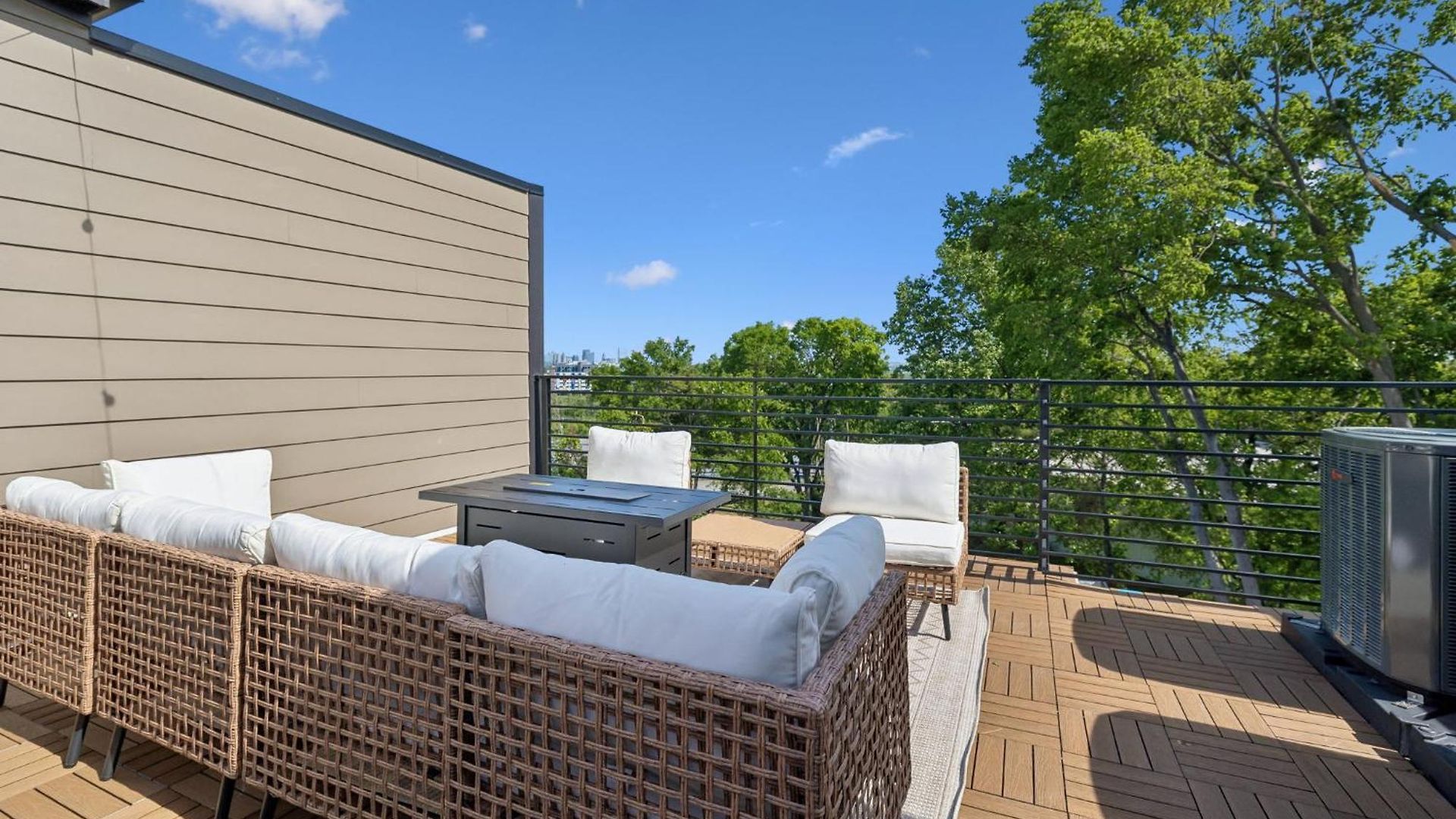 Holiday home Multi-level Retreat With Hot Tub And Rooftop Views Nashville