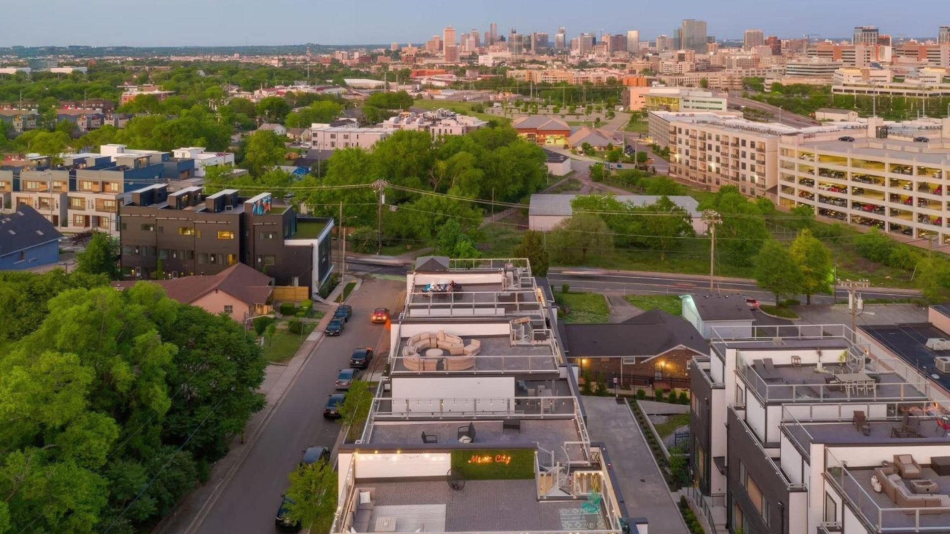Luxury Retreat - Double Rooftop Deck & Game *