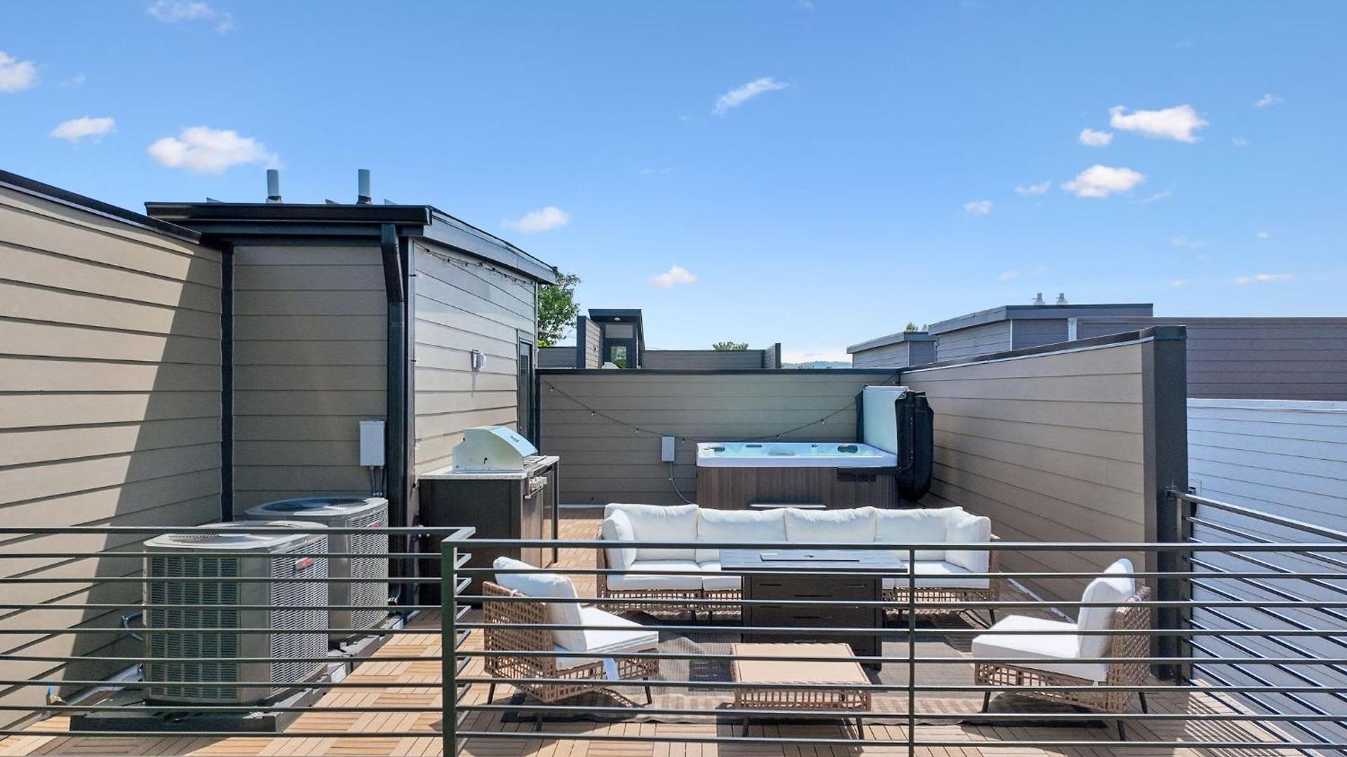 Holiday home Luxury Townhouse With Exclusive Rooftop Hot Tub