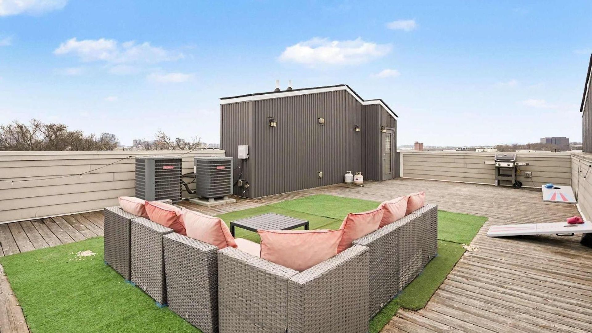 2 Modern Townhomes W Rooftop Views Near Broadway *