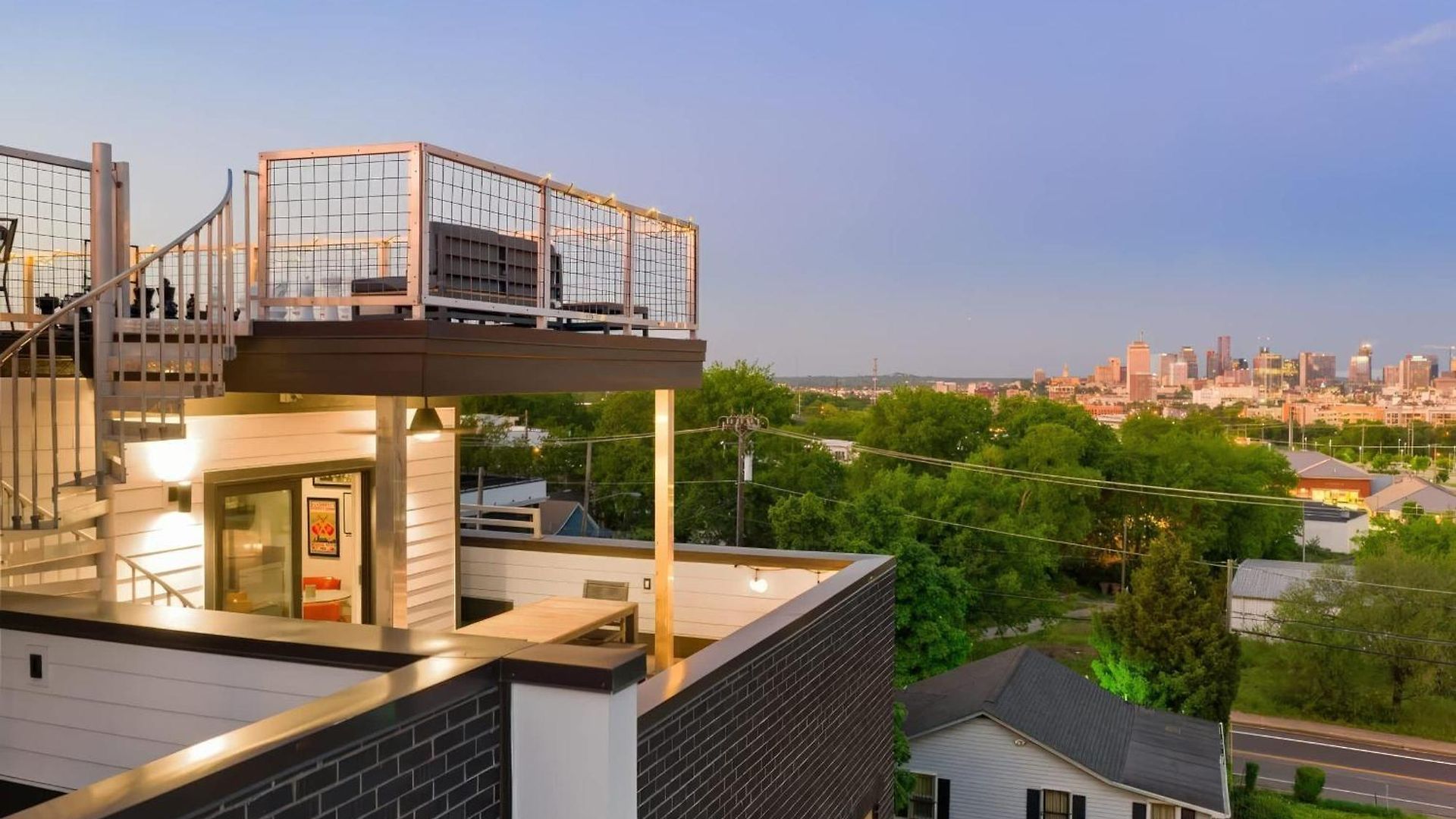 Luxury Retreat - Double Rooftop Deck & Game