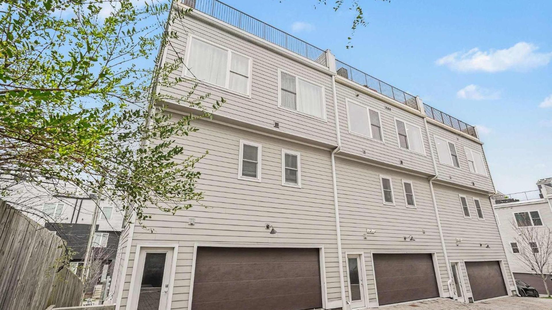 2 Stylish Townhomes W Rooftop Views Near Broadway