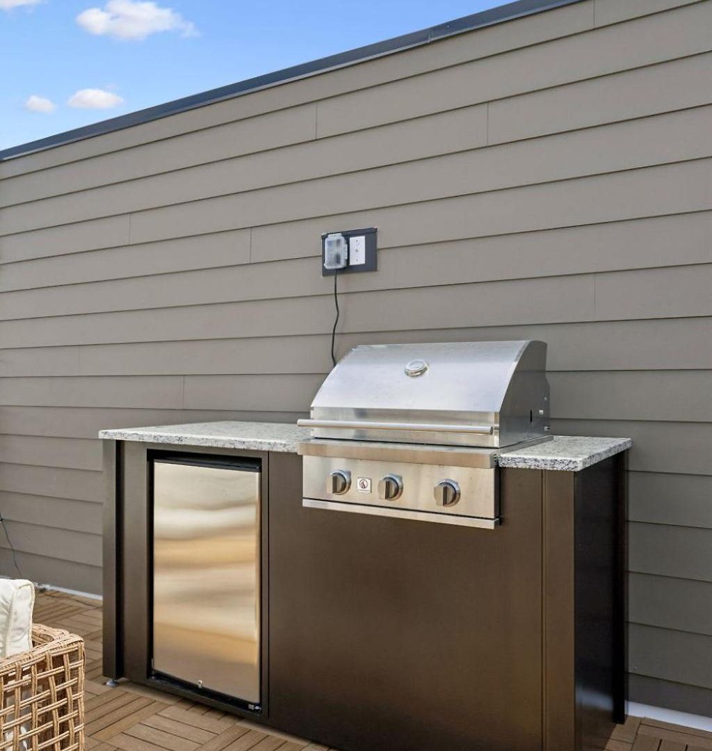 Modern Townhouse Rooftop Hot Tub & Fireplace * Nashville
