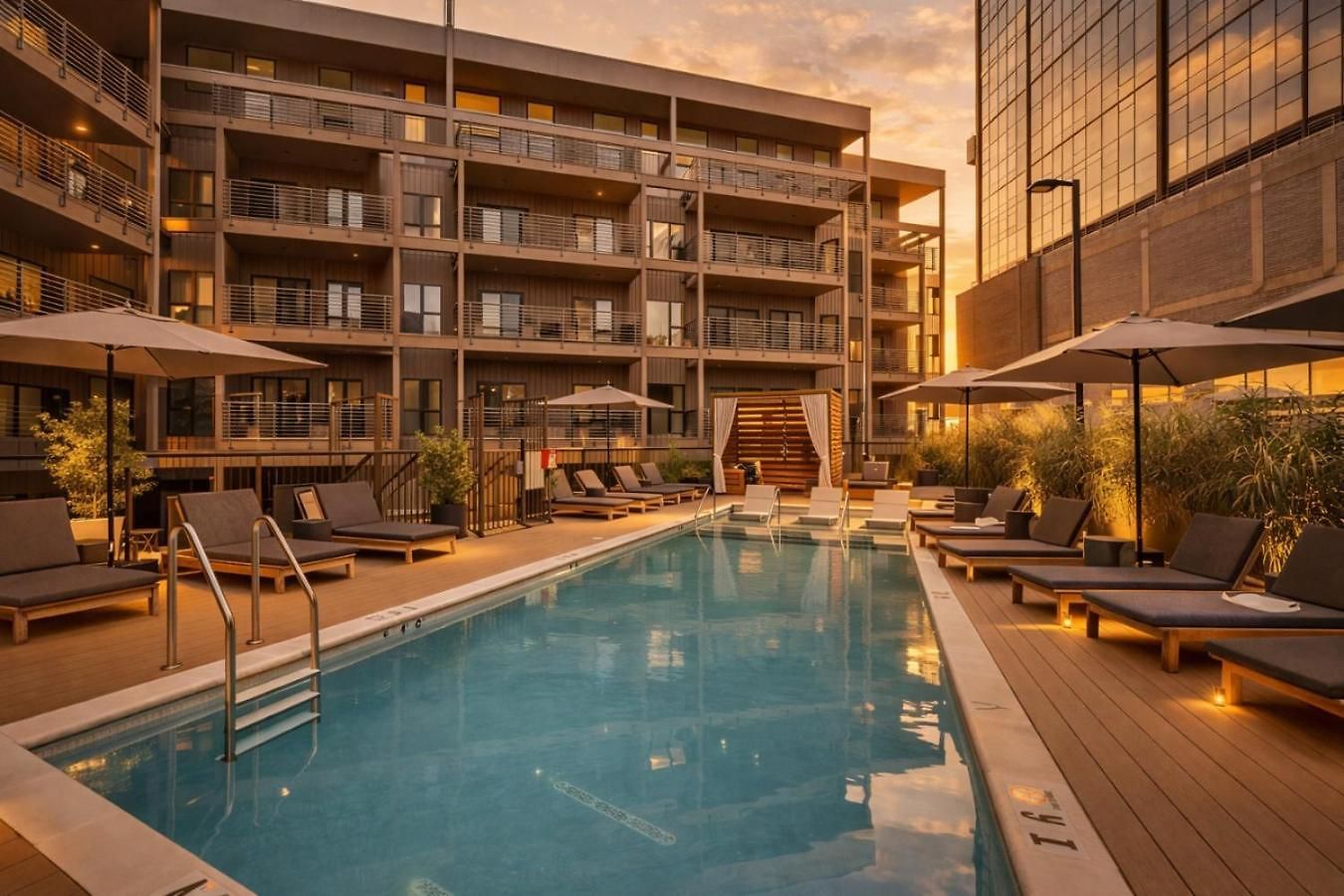 Walk To Broadway From The Hidden Gem With Pool Gym And Holiday home