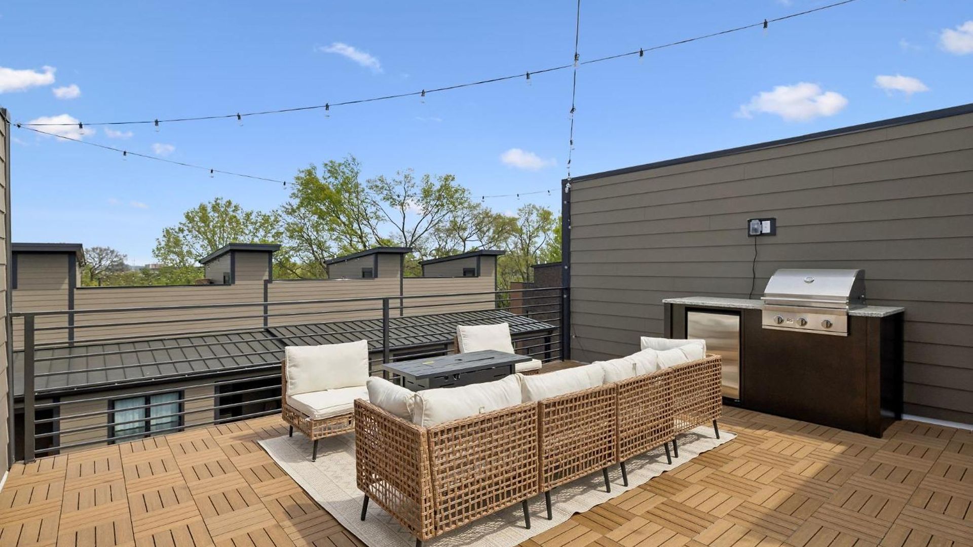 Modern Townhouse Rooftop Hot Tub & Fireplace Holiday home