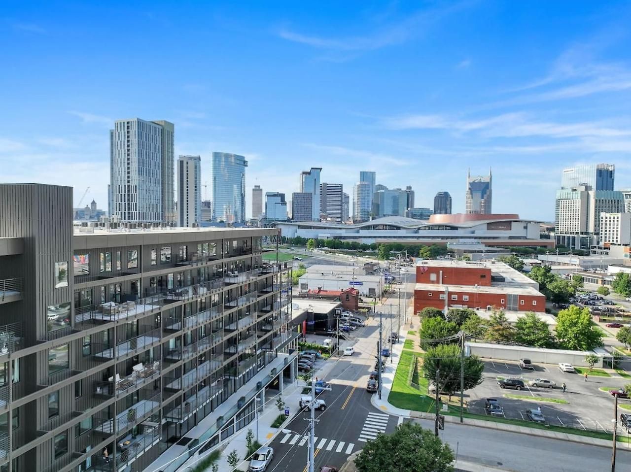 Walk To Broadway From The Hidden Gem With Pool Gym And Nashville