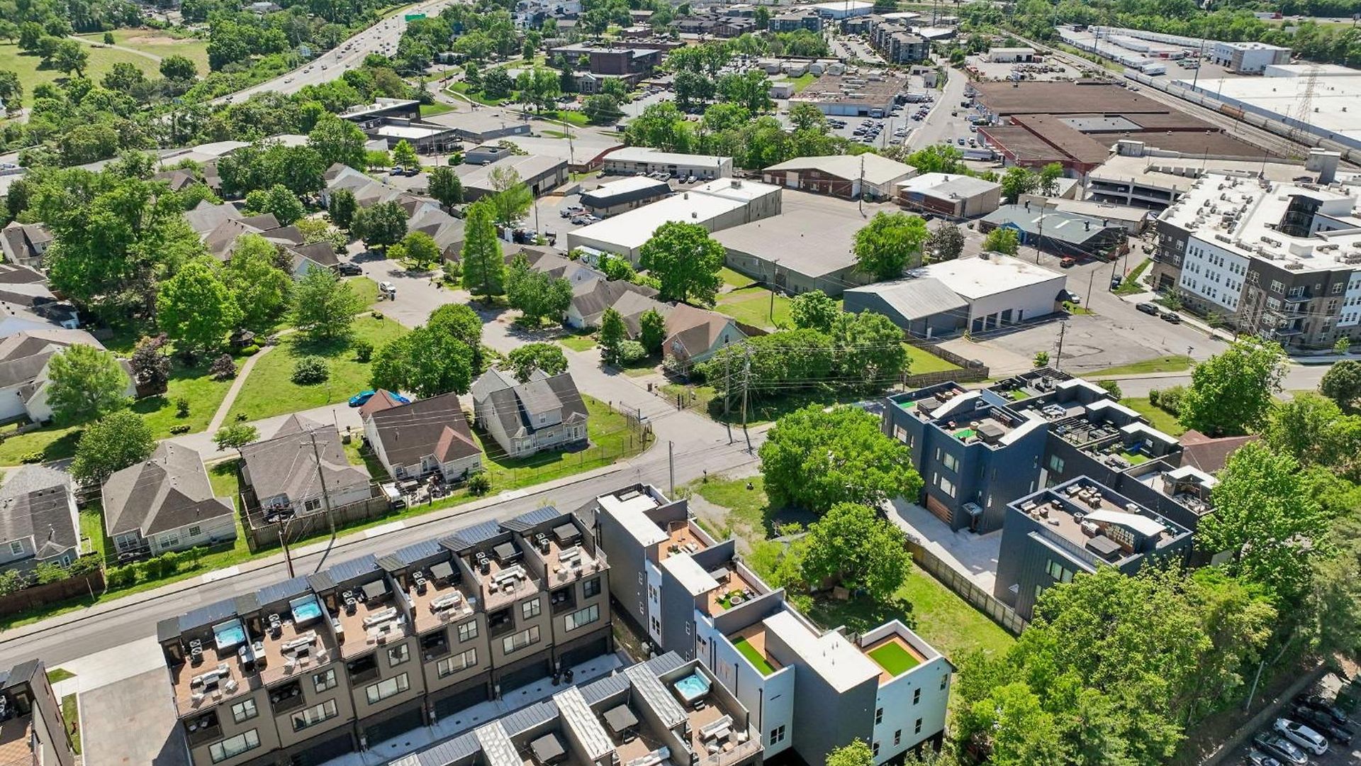 Luxury Townhouse With Exclusive Rooftop Hot Tub *