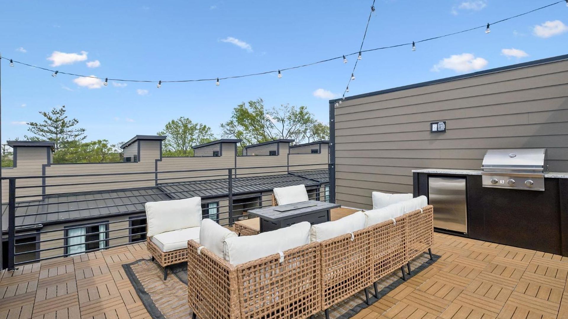 Holiday home Trendy Townhouse Rooftop Hot Tub & Fireplace
