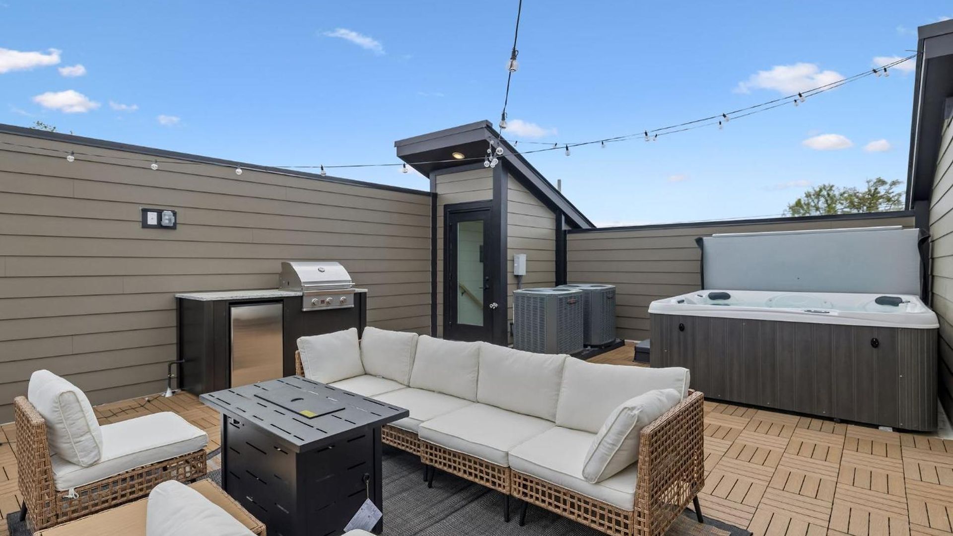 Elegant Townhome Rooftop Hot Tub & Fireplace Holiday home Nashville