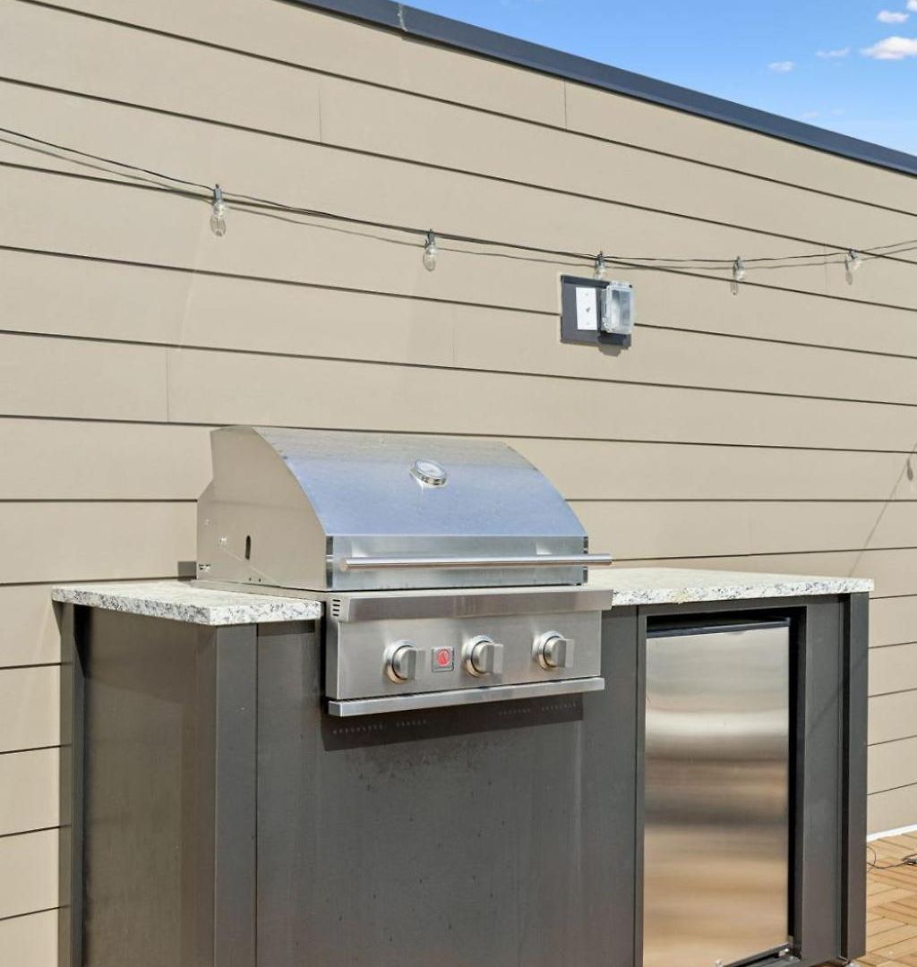 Stylish 3-story Townhome Hot Tub & Fireplace * Nashville