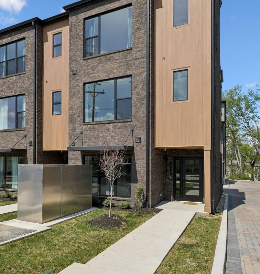 Holiday home Stylish 3-story Townhome Hot Tub & Fireplace *