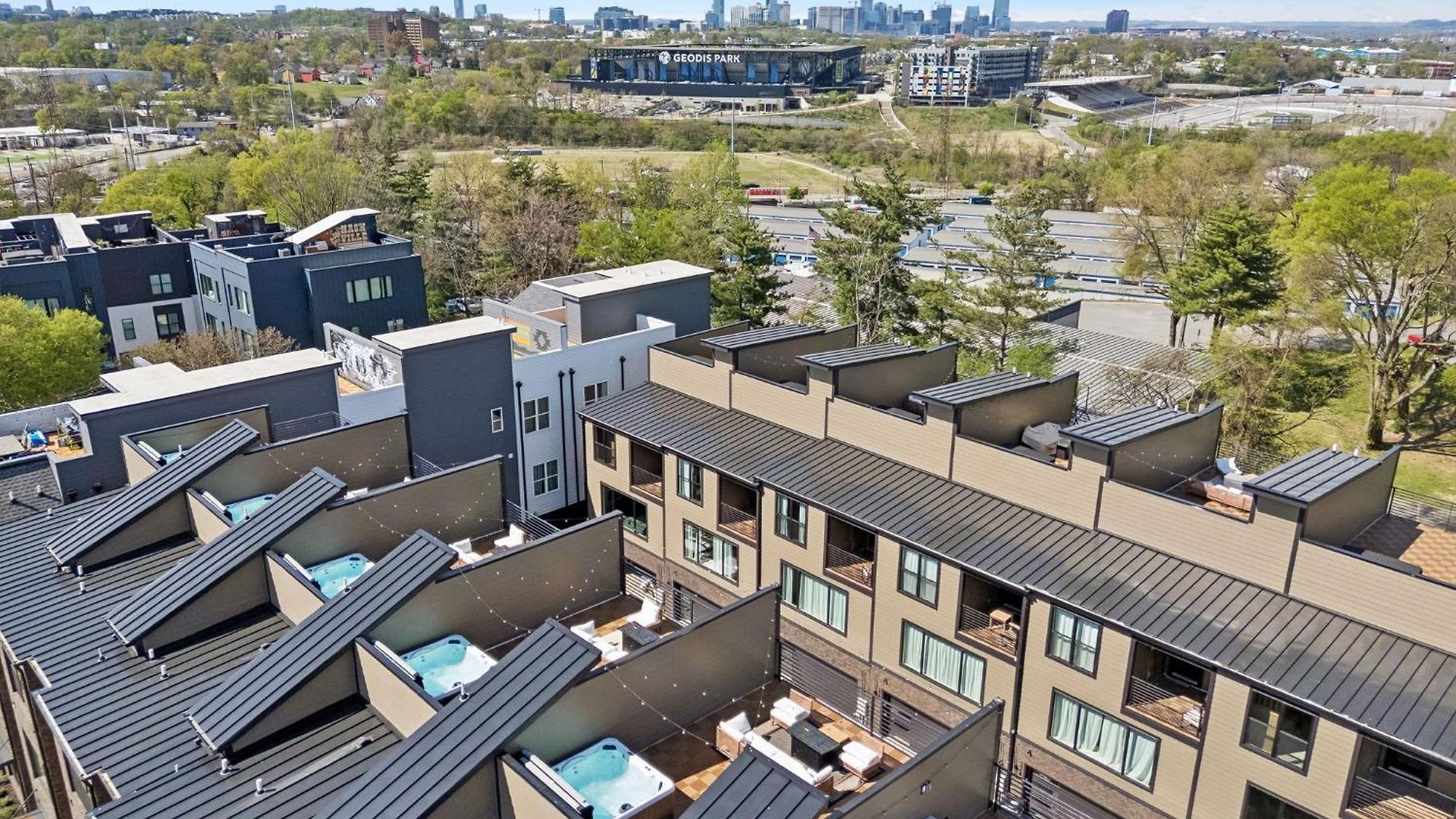 Elegant Townhome Rooftop Hot Tub & Fireplace
