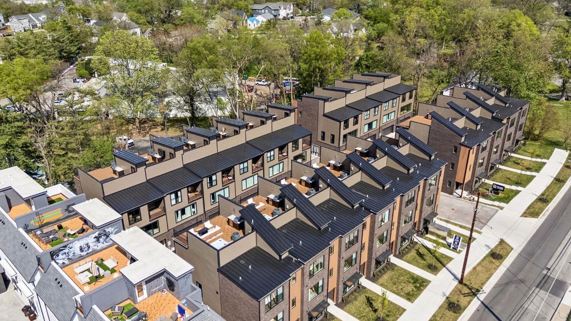 Stylish 3-story Townhome Hot Tub & Fireplace Nashville