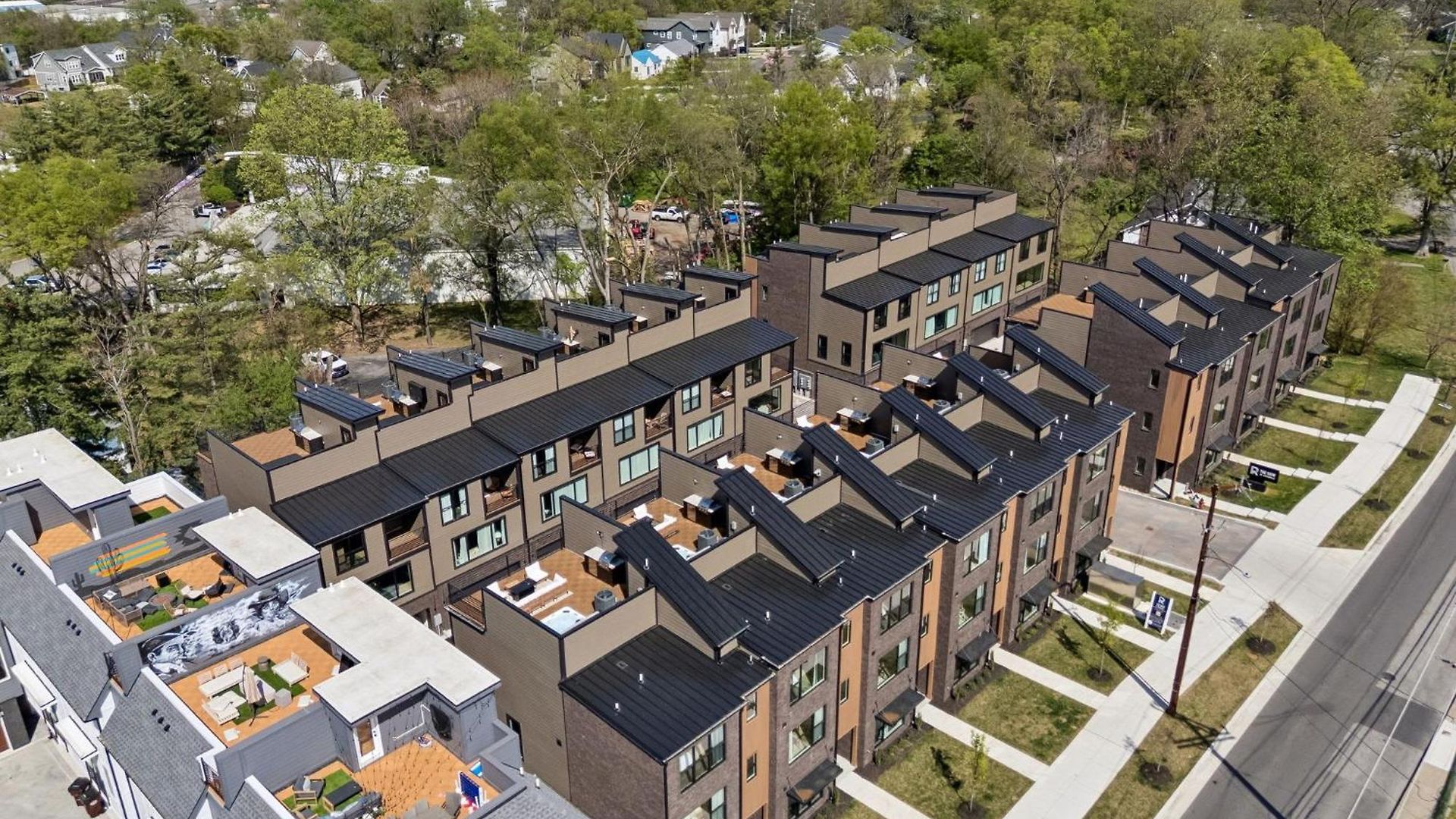 Elegant Townhome Rooftop Hot Tub & Fireplace * Nashville