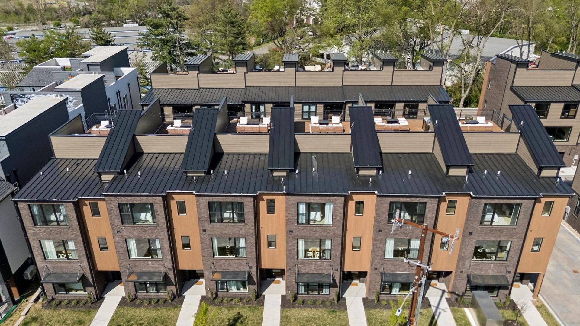 Trendy Townhouse Rooftop Hot Tub & Fireplace Nashville