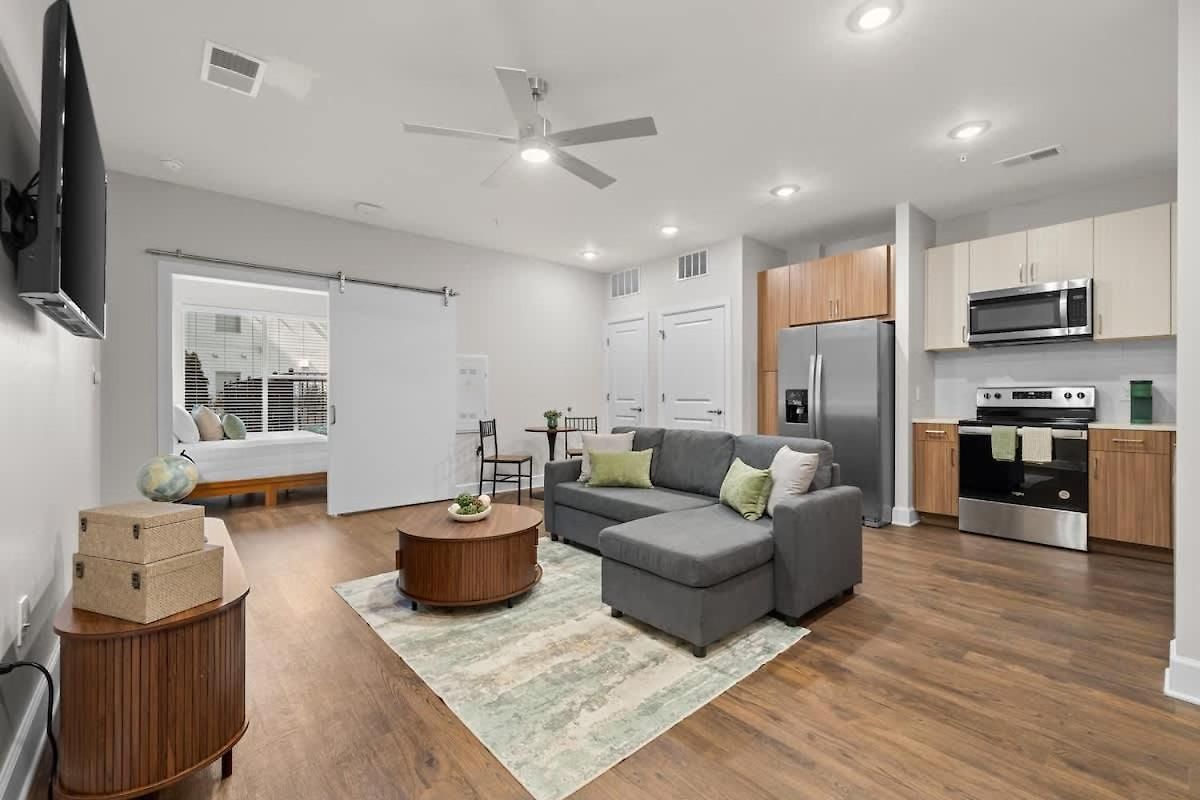Light-filled Retreat Near Broadway & Pool * Nashville