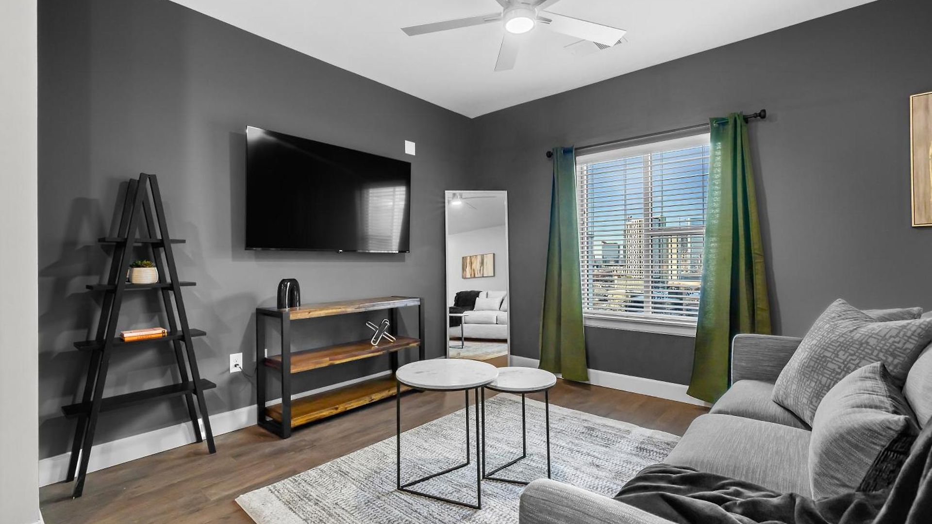 The Legend Petnhouse The Gulch Apartment