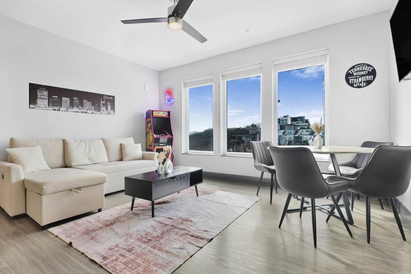 Retreat Pool, Gym, Rooftop Lounge & Free Parking Apartment Nashville