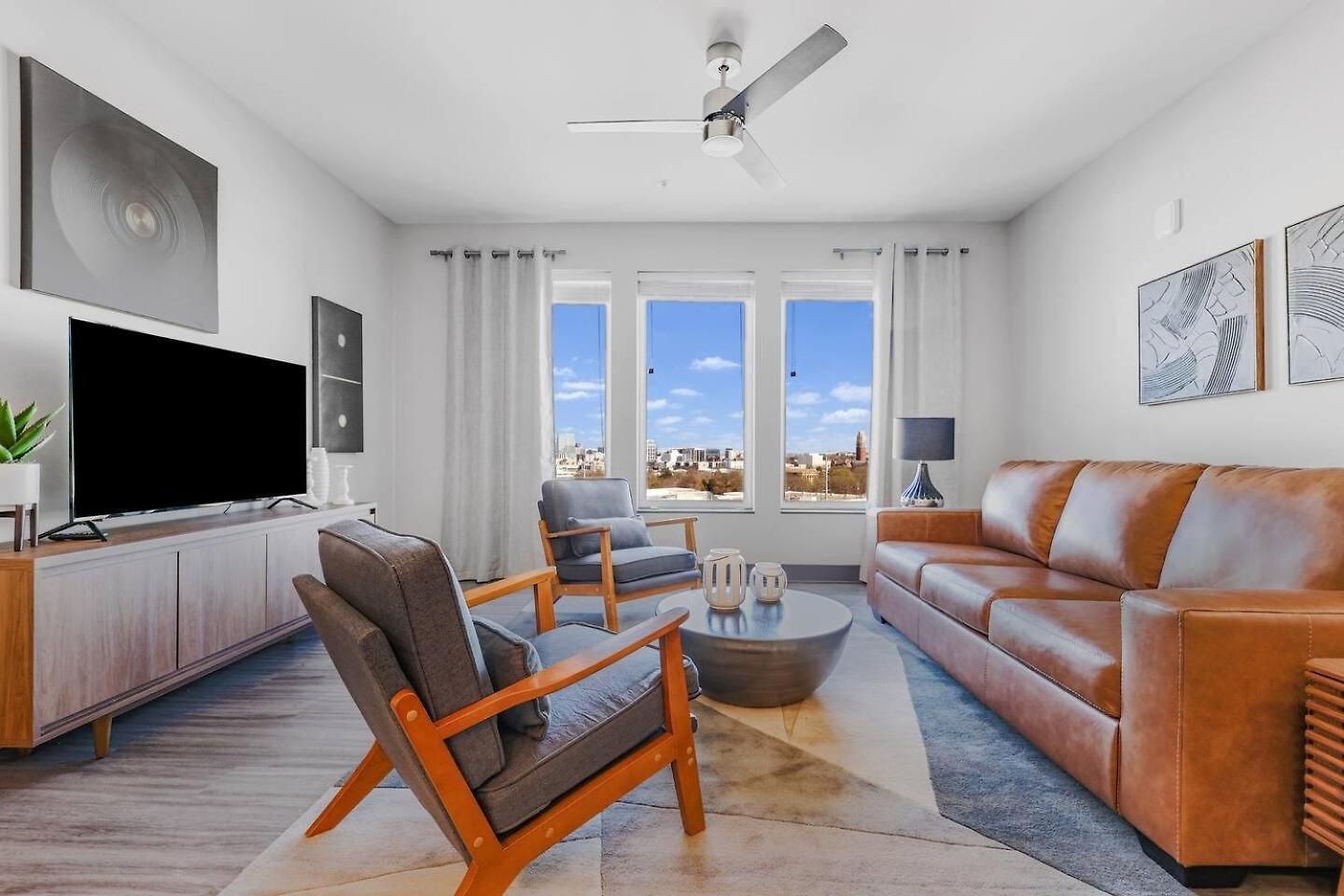 King Bed, Gym, Rooftop Pool, Free Parking Nashville
