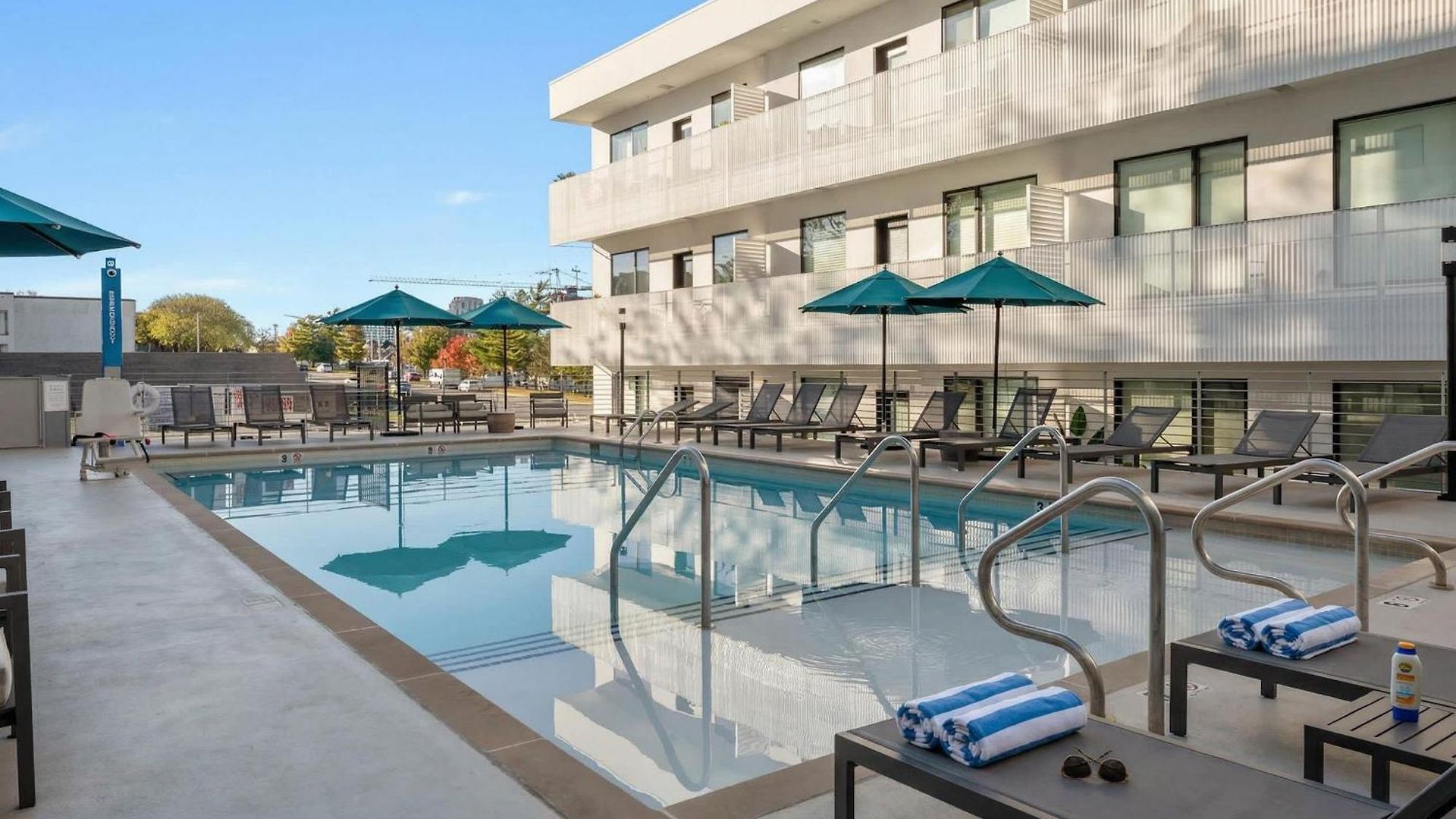 New Walk To Gulch - Private Penthouse Pool & Deck Views Apartment *