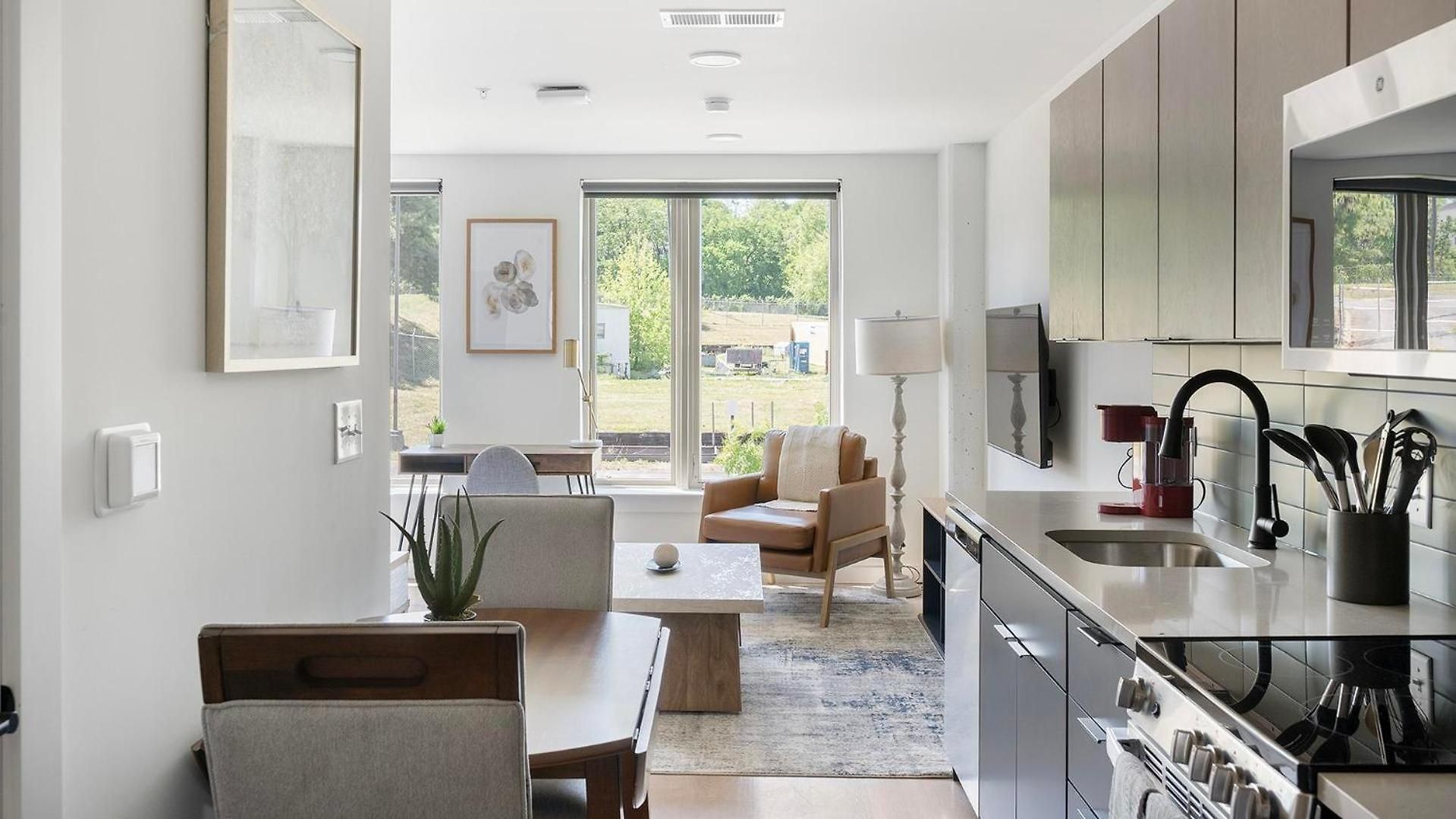 Landing Spectacular Studio Gym Apartment *