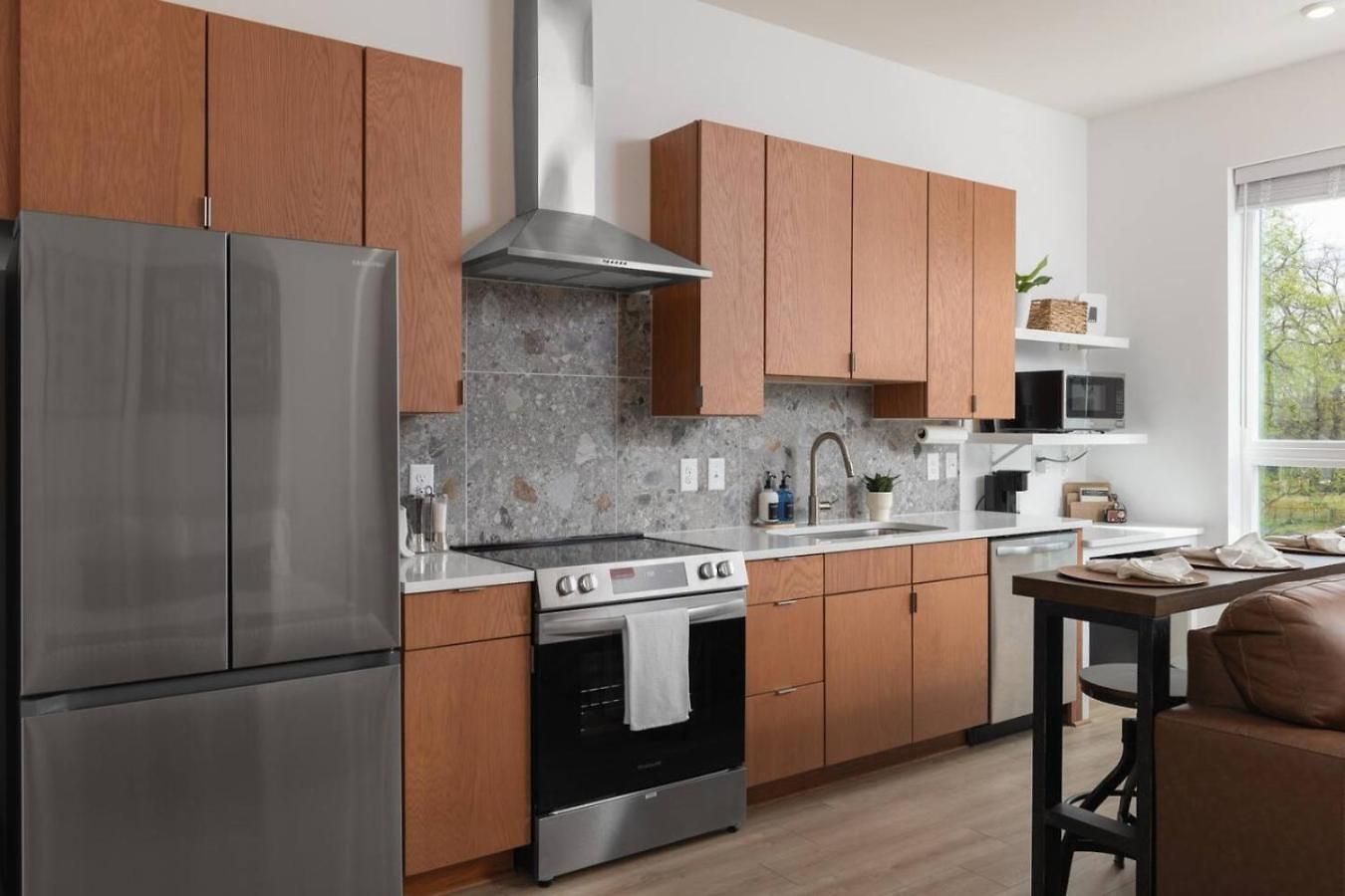 3 Miles To Downtown With Free Parking And Walk To Coffee