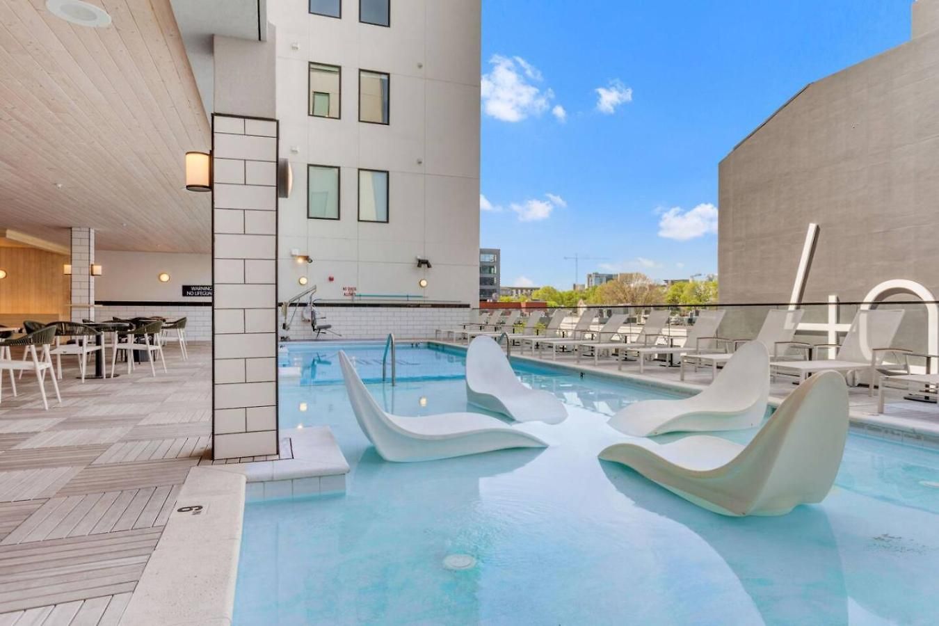 Boutique With Pool Gym And Walk To Midtown Nashville