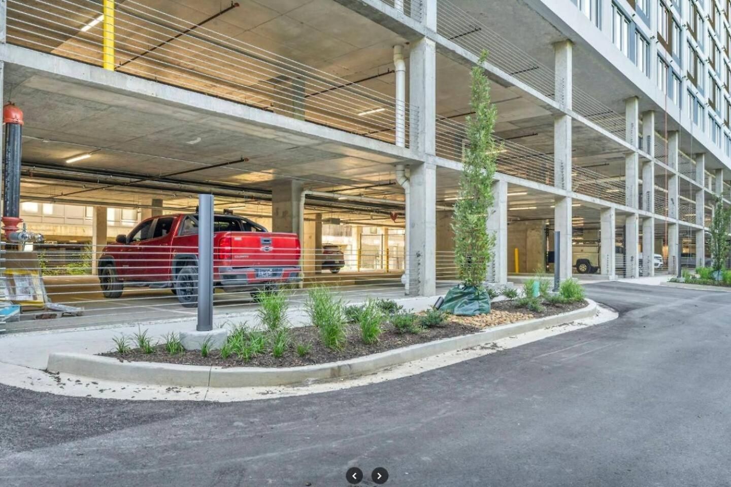 King Bed, Gym, Rooftop Pool, Free Parking Apartment Nashville