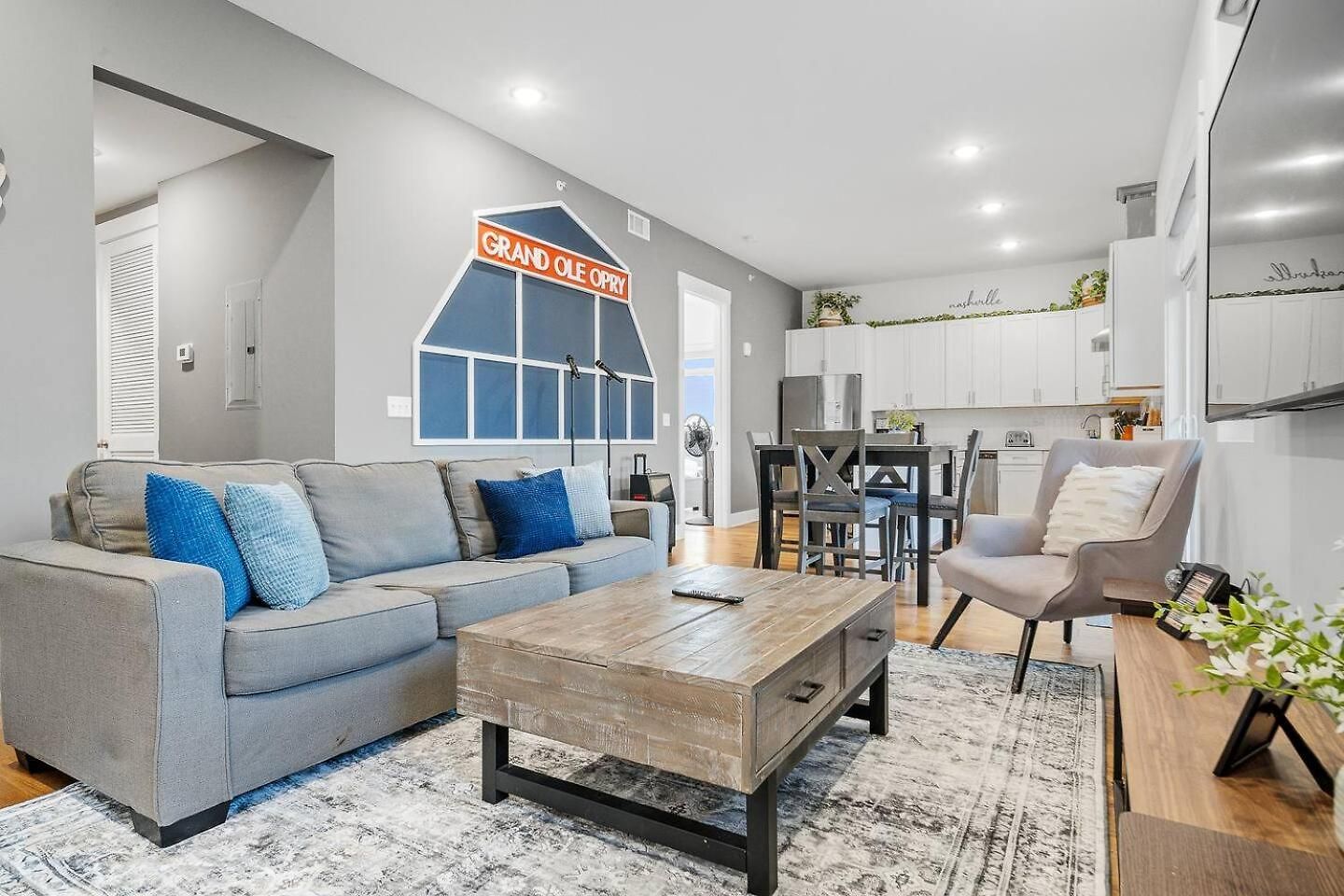 Private Rooftop, Karaoke Fun & | Sleeps 10+ * Nashville