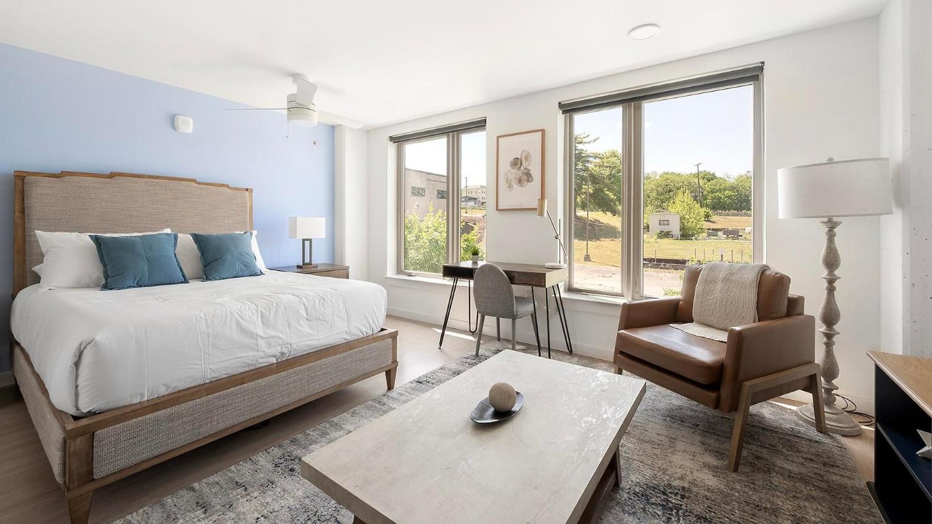 Landing Spectacular Studio Gym Apartment *