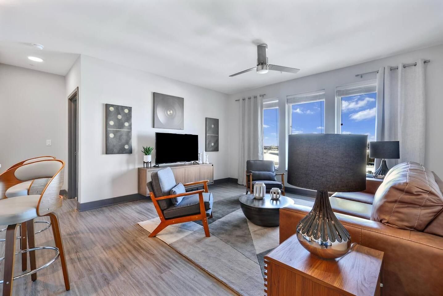 Apartment King Bed, Gym, Rooftop Pool, Free Parking