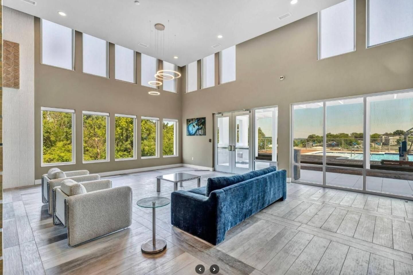 King Bed, Gym, Rooftop Pool, Free Parking * Nashville