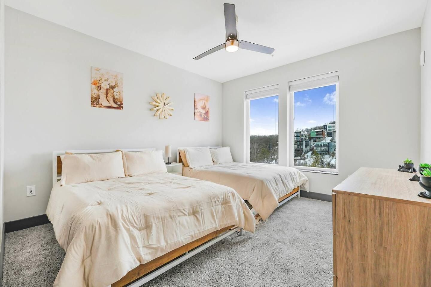 Retreat Pool, Gym, Rooftop Lounge & Free Parking Apartment *