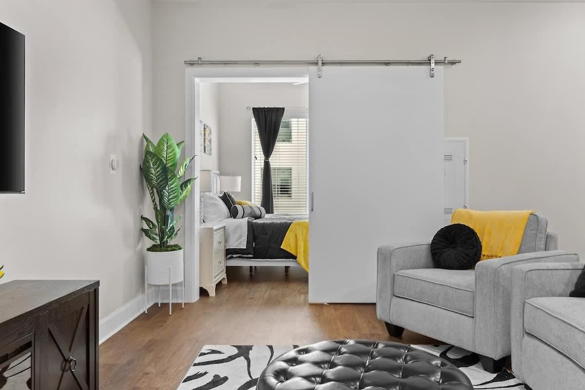 Stylish 1br Walk To The Gulch & Broadway Apartment