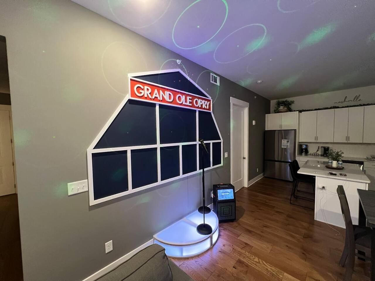 Private Rooftop, Karaoke Fun & | Sleeps 10+