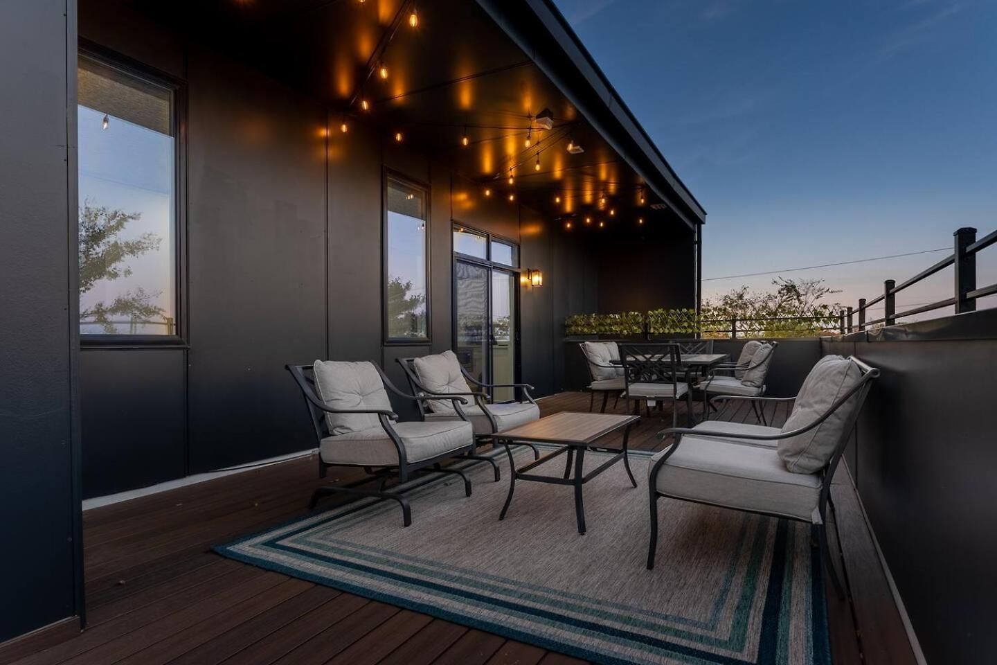 Private Rooftop, Karaoke Fun & | Sleeps 10+ * Nashville