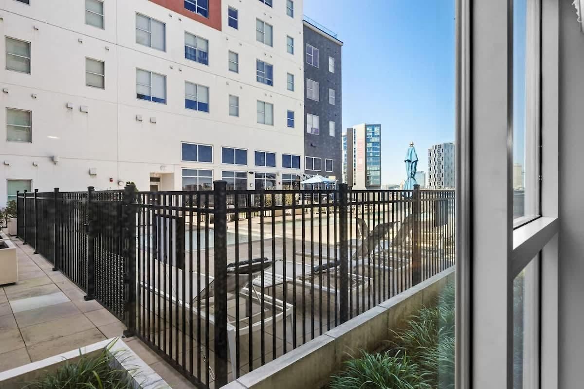Light-filled Retreat Near Broadway & Pool