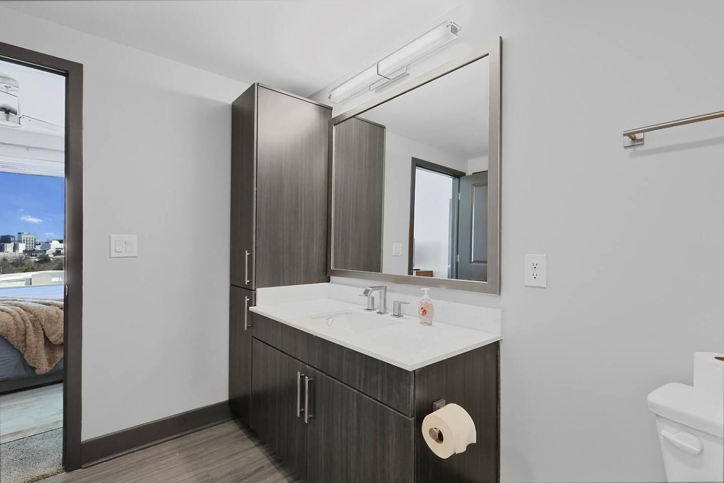 King Bed, Gym, Rooftop Pool, Free Parking Nashville