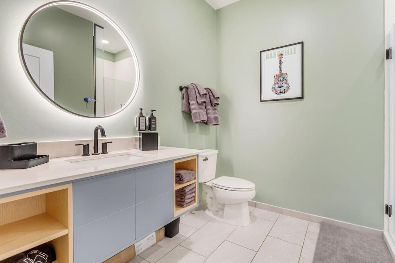 Boutique With Pool Gym And Walk To Midtown Apartment *
