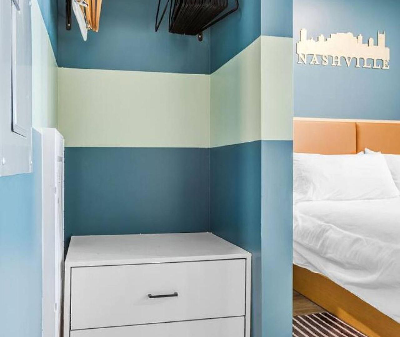 Boutique With Pool Gym And Walk To Midtown