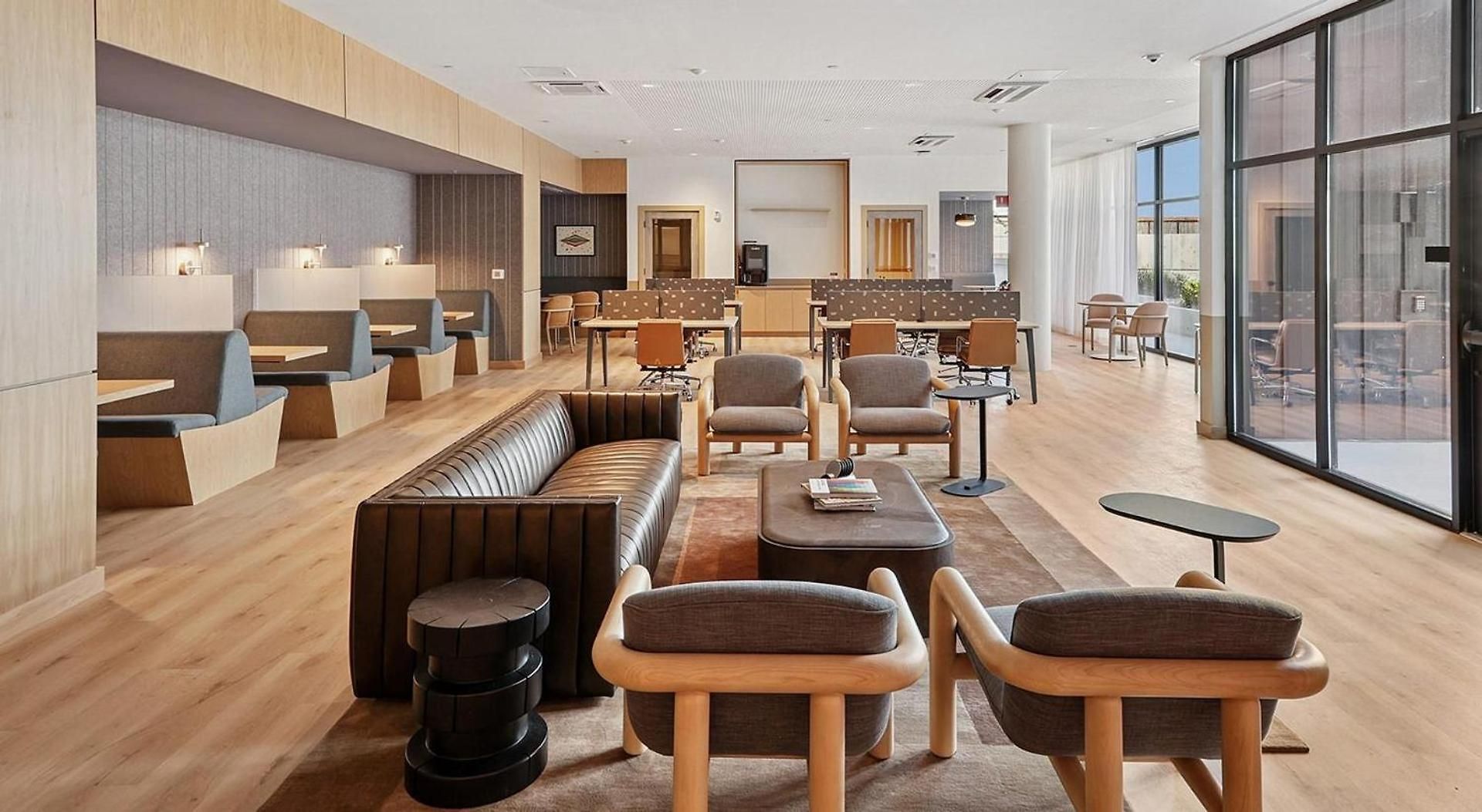 Landing Spectacular Studio Gym Apartment