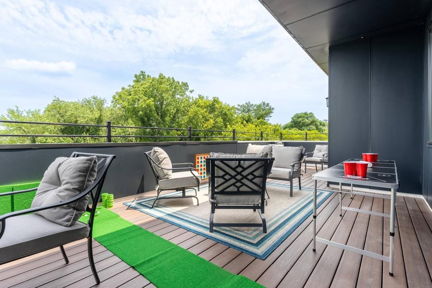 Private Rooftop, Karaoke Fun & | Sleeps 10+ Apartment Nashville