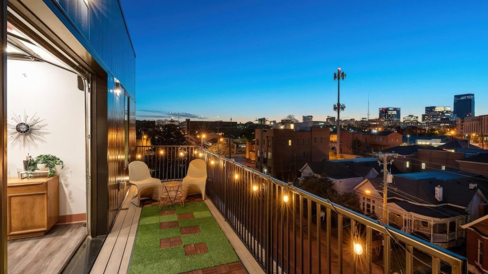 The Penthouse - 3br Rooftop - Downtown Apartment